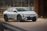 Koeajo: Kia EV4 Fastbackin muotokieli saa kilpailijat näyttämään eiliseltä