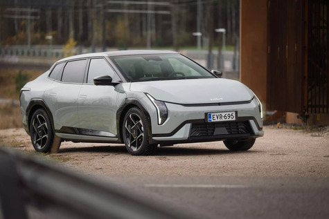 Koeajo: Kia EV4 Fastbackin muotokieli saa kilpailijat näyttämään eiliseltä
