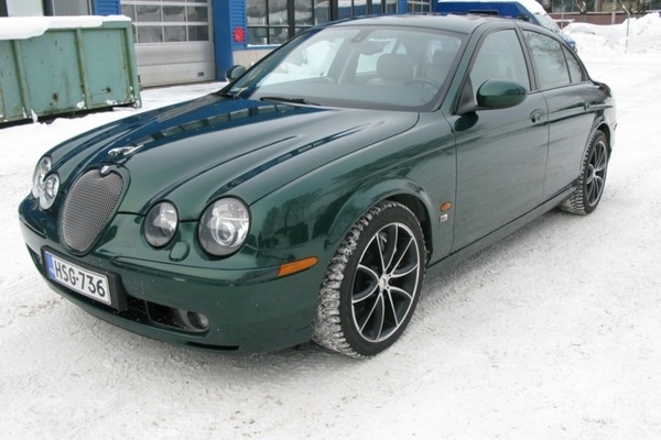 Tyypit: Jaguar S-type R