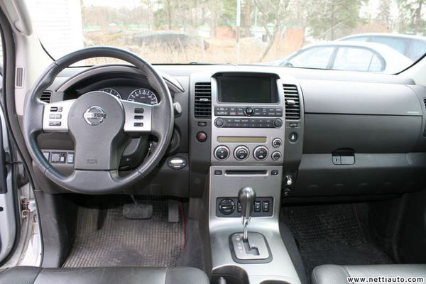 Tyypit: Nissan Pathfinder