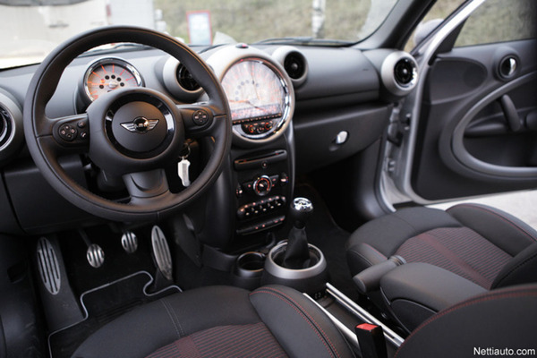 Mini Cooper SD Countryman: Peto pikkufarkun sisällä