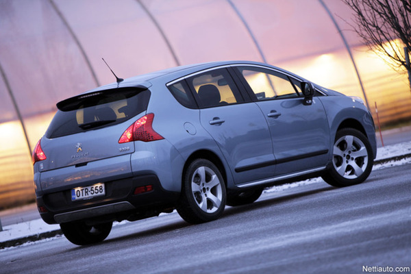 Peugeot 3008 HYbrid4: Ensimmäinen laatuaan