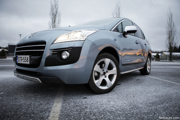 Peugeot 3008 HYbrid4: Ensimmäinen laatuaan