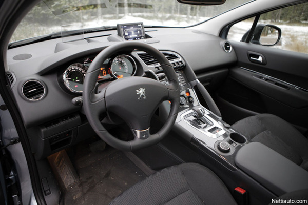 Peugeot 3008 HYbrid4: Ensimmäinen laatuaan