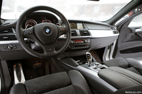 BMW X6 M50d: Coupén ja maasturin epäpyhä liitto