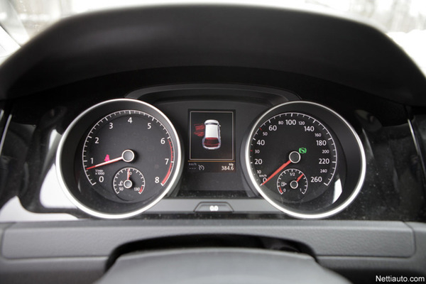 Volkswagen Golf: Isoin harppauksin kohti Premium-tunnelmaa