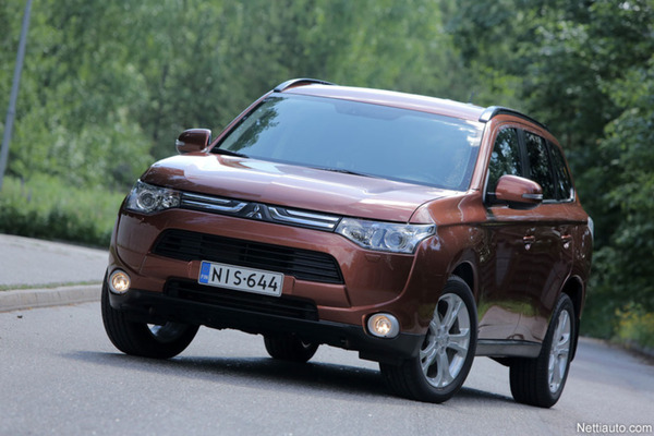 Mitsubishi Outlander: Hifi-maasturi