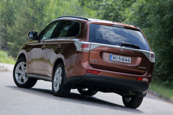 Mitsubishi Outlander: Hifi-maasturi