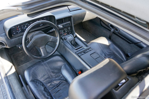 DeLorean DMC-12: Menneiden aikojen Sci-Fi-tunnelmaa