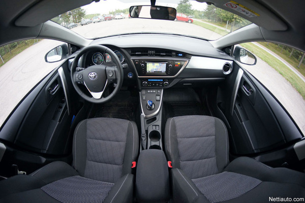 Toyota Auris Touring Sports: Hybridin kauniimmat kasvot