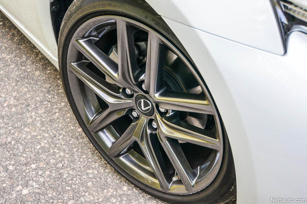 Lexus IS300h: Premium-luokan ekoilua