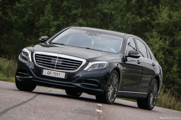 Mercedes-Benz S500L: Loistoristeilijä kuivalla maalla