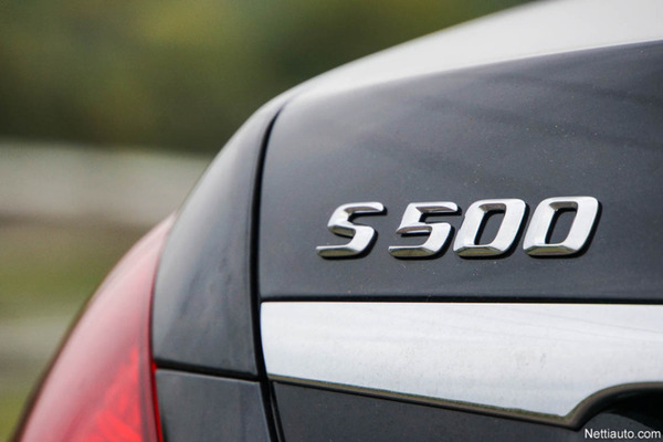 Mercedes-Benz S500L: Loistoristeilijä kuivalla maalla
