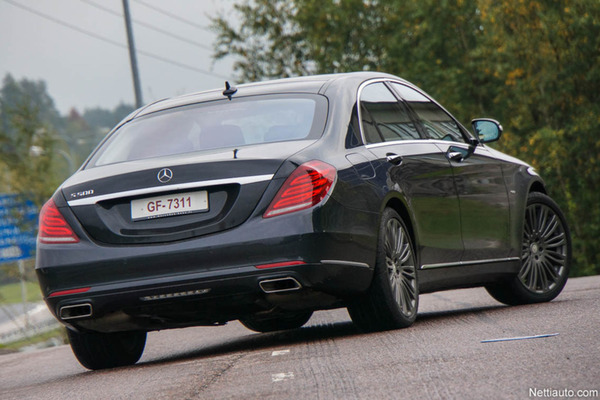 Mercedes-Benz S500L: Loistoristeilijä kuivalla maalla