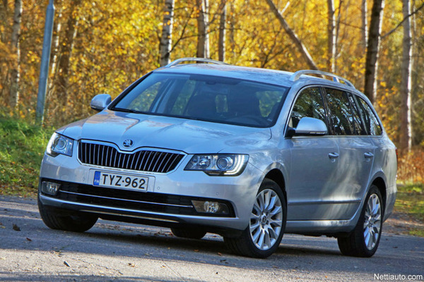 Skoda Superb: Isolla kädellä tilaa
