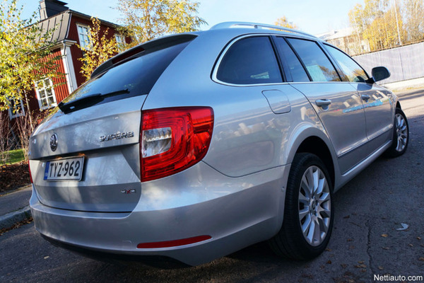 Skoda Superb: Isolla kädellä tilaa