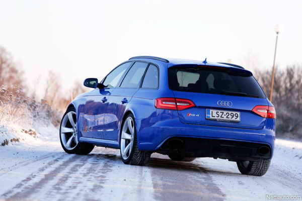 Audi RS4: Raakaa voimaa Audi RS4: Raakaa voimaa