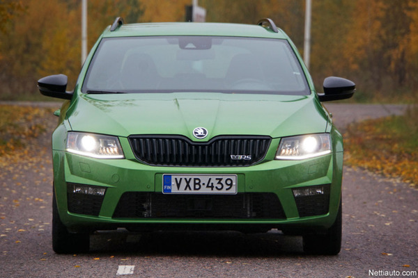 Skoda Octavia RS: Syntinen perhefarmari Skoda Octavia RS: Syntinen perhefarmari