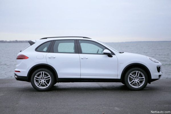 Porsche Cayenne – Urheiluauto katumaasturin kuorissa