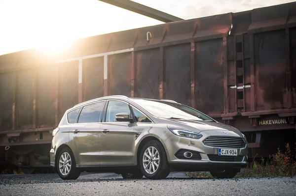 Ford S-MAX - Sukkela tilasukkula