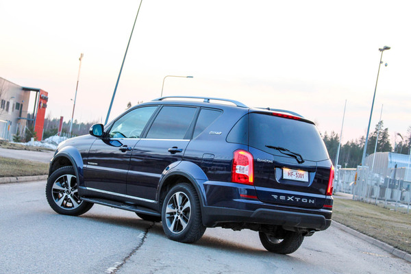 SsangYong Rexton – Vanhan liiton herrasmiesmaasturi