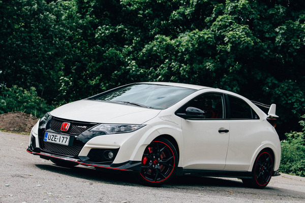 Honda Civic Type R – Trenditietoinen rataohjus