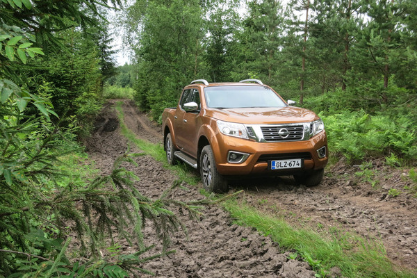 Nissan NP300 Navara – Avarakatseinen työjuhta