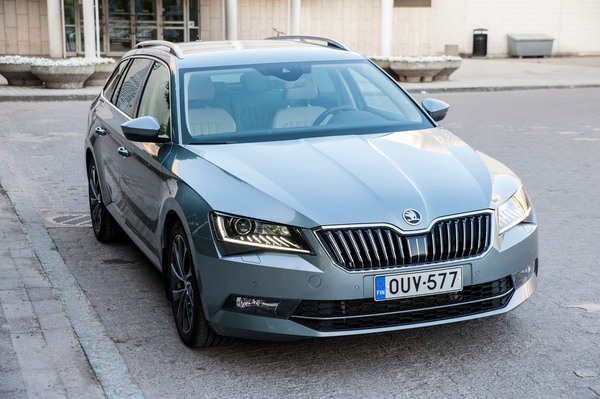 Skoda Superb – Ylenpalttinen perheauto