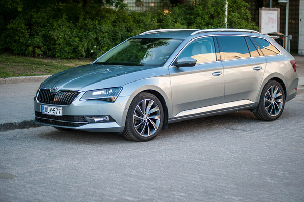 Skoda Superb – Ylenpalttinen perheauto