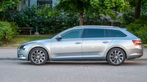 Skoda Superb – Ylenpalttinen perheauto