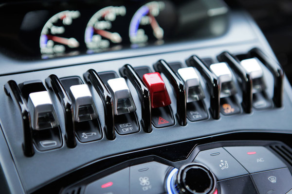 Nettiauton valokuvaopas – hyvillä kuvilla kärry kaupaksi