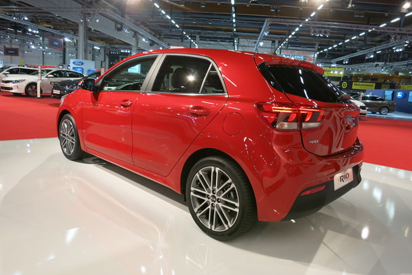 Auto 2016 -messuilla yllättävä uutuustulva ja kutkuttavia koeajoja