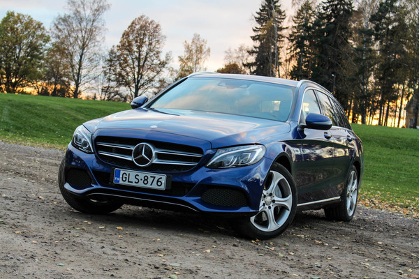 Mercedes-Benz C 350e – Arvokkaasti ekoillen