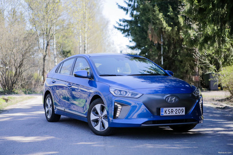 Hyundai Ioniq – Elämää piuhan jatkeena