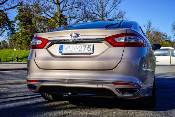 Ford Mondeo Vignale – Parkkipaikan laatutaso ylös