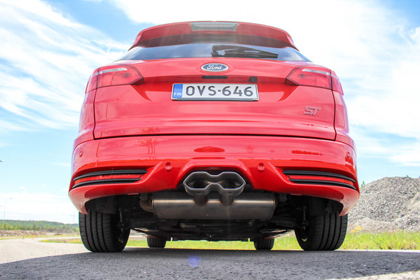 Ford Focus ST – Ratakireä perhesportti