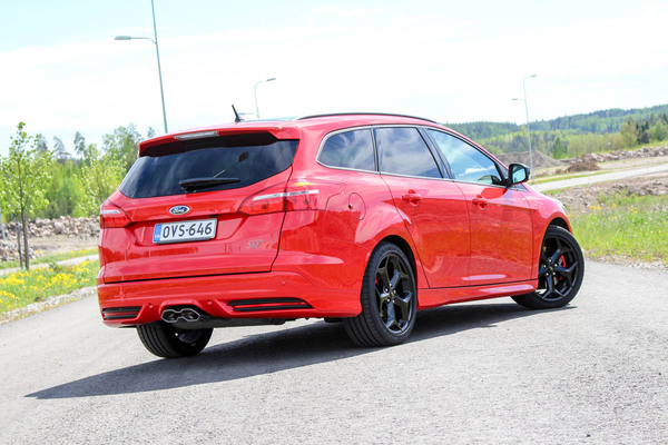 Ford Focus ST – Ratakireä perhesportti