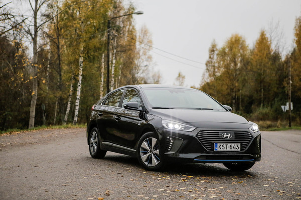 Hyundai Ioniq Plug-In Hybrid – Töpselin ja bensan voimalla