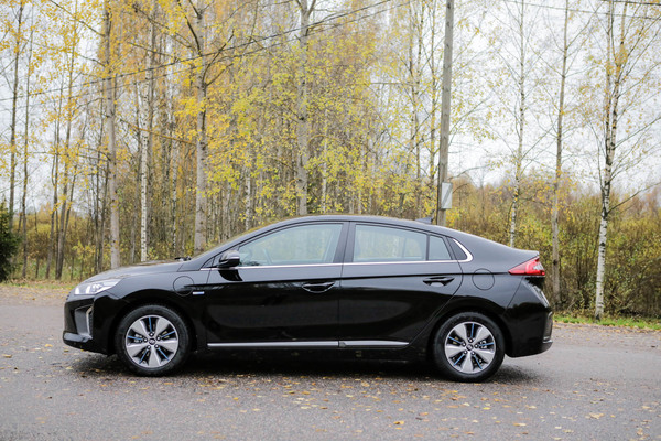 Hyundai Ioniq Plug-In Hybrid – Töpselin ja bensan voimalla