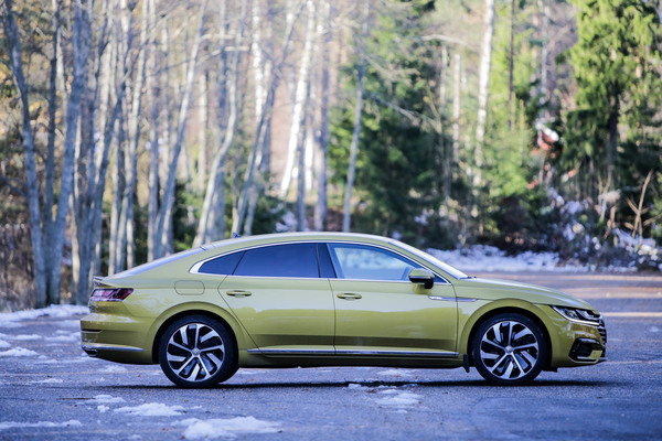 Volkswagen Arteon – Passatin veikeämpi velikulta