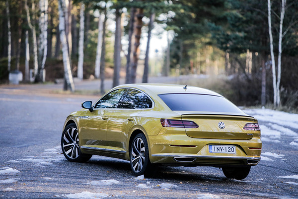 Volkswagen Arteon – Passatin veikeämpi velikulta