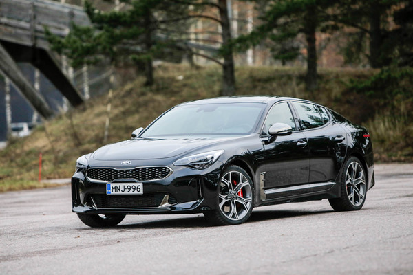 Kia Stinger GT – Korean raikulipoika Kia Stinger GT – Korean raikulipoika