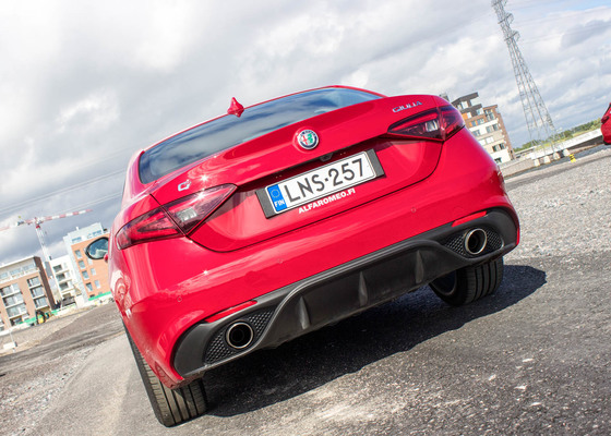 Alfa Romeo Giulia Veloce – Henkeä salpaavaa autoromantiikkaa