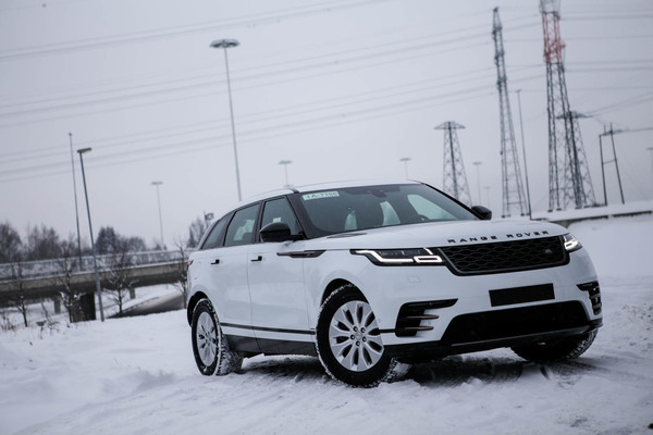 Range Rover Velar – Katumaasturi suoraan catwalkille