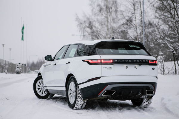 Range Rover Velar – Katumaasturi suoraan catwalkille