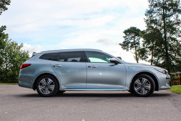 Kia Optima PHEV - Hiljainen korealainen näyttää mallia
