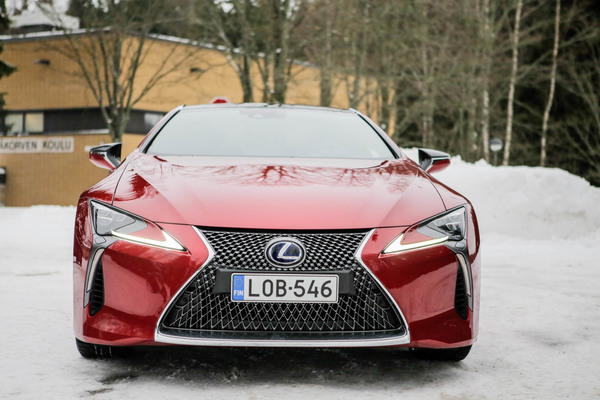 Lexus LC 500h – Härski hybriditykki