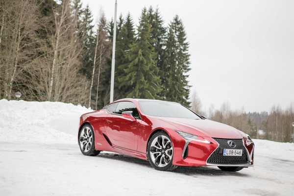 Lexus LC 500h – Härski hybriditykki