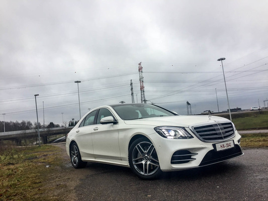 Mercedes-Benz S400D – The Edustusauto