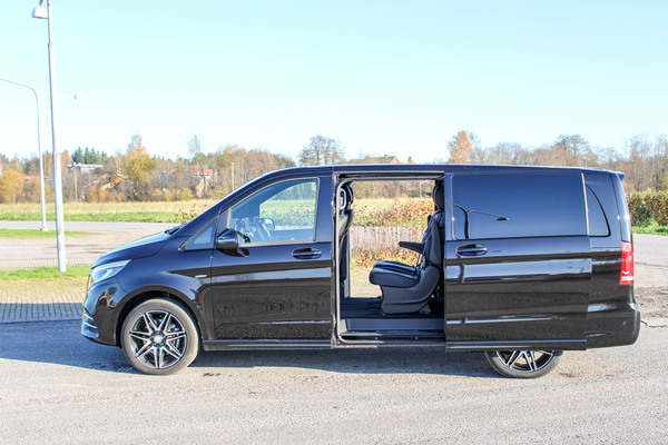 Mercedes-Benz V 250d – Ylenpalttinen vippibussi